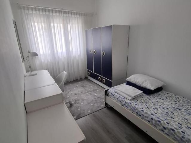 Quarto alugar em Quinta do Janeiro, Almada