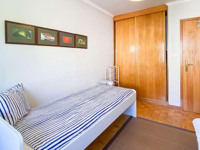 Quarto alugar em Alfazina, Almada