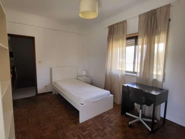 Quarto alugar em Almada, Setúbal
