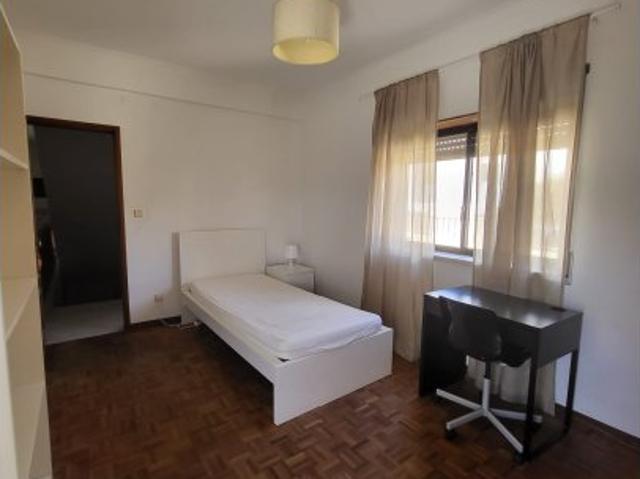 Quarto alugar em Serrado, Almada