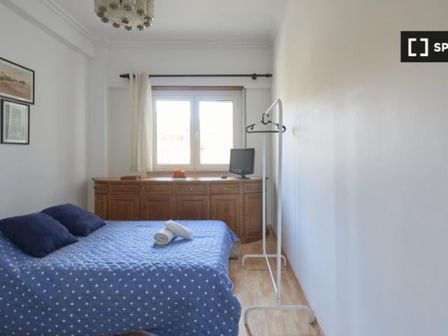 Quarto alugar em Bairro do Rego, Lisboa