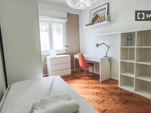 Quarto alugar em Santa Clara, Lisboa