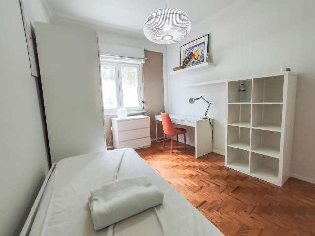 Quarto alugar em Santa Clara, Lisboa