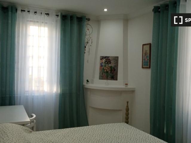 Quarto alugar em Santo António da Caparica, Almada