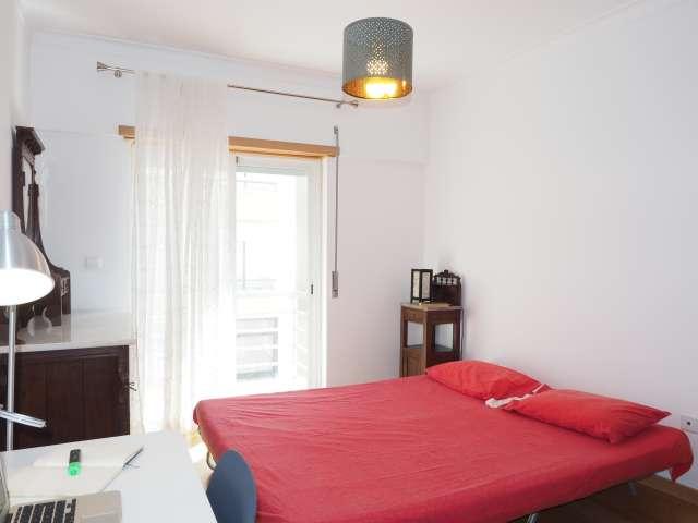 Quarto alugar em Santo António da Caparica, Almada