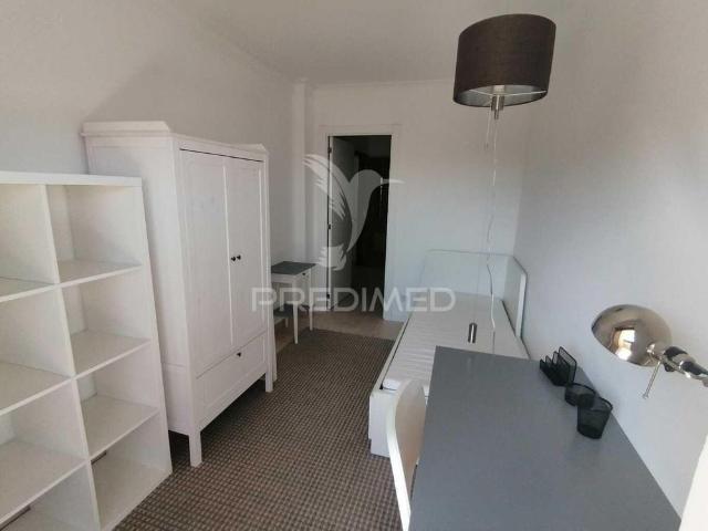 Quarto alugar em Moita