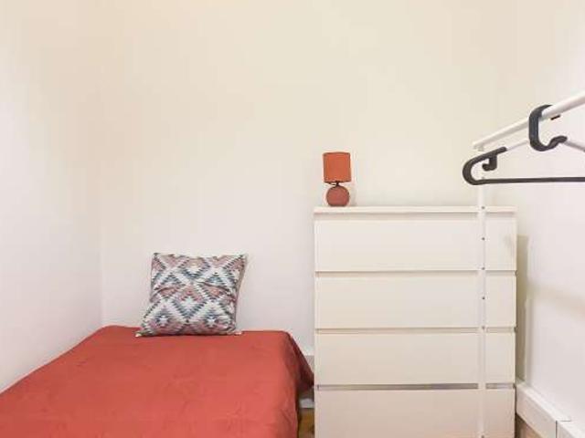 Quarto alugar em São Sebastião da Pedreira, Lisboa