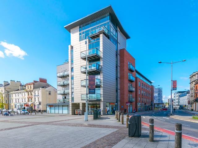 Apartment for rent in Cardiff Bay, Falcon Lodge
