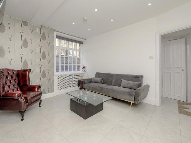 Apartment for rent in Marylebone, Greater London