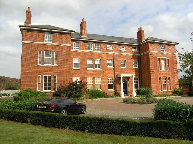 Apartment for rent in The Wells, Surrey
