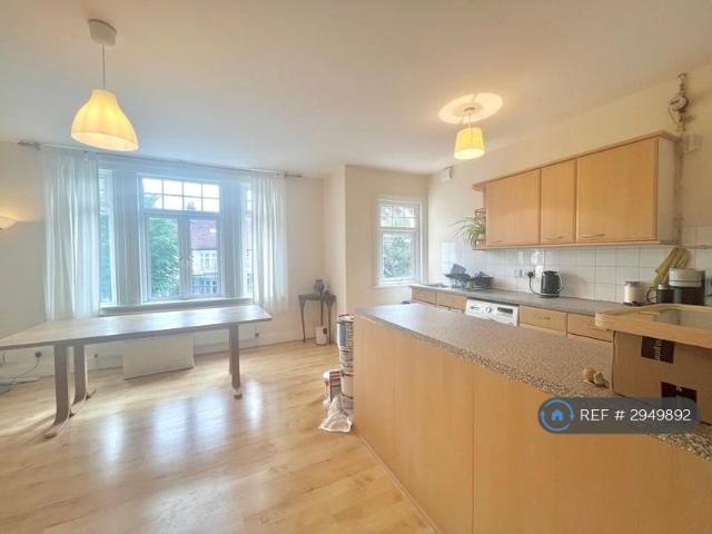 Apartment for rent in Shortlands, Greater London