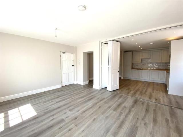 Apartment for rent in Heol-las, Surrey