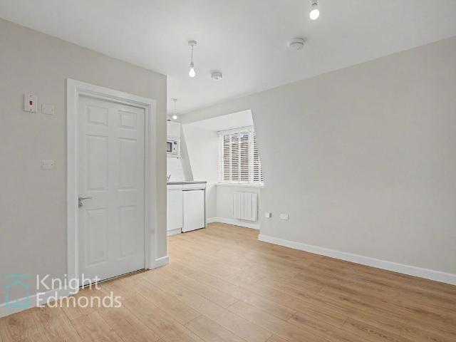 Studio for rent in Vinters Park, Midway