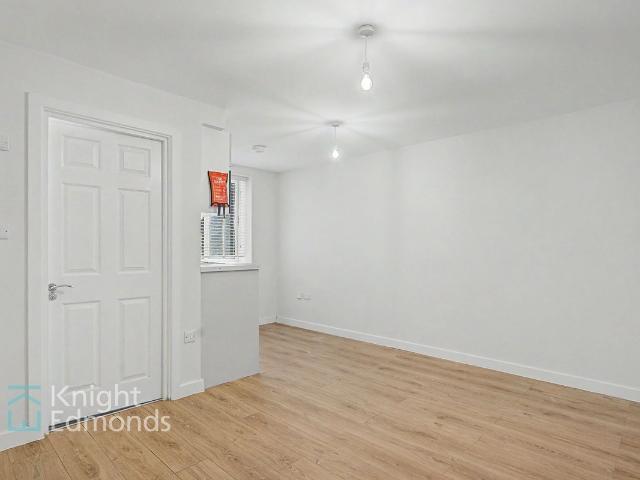 Studio for rent in Vinters Park, Midway
