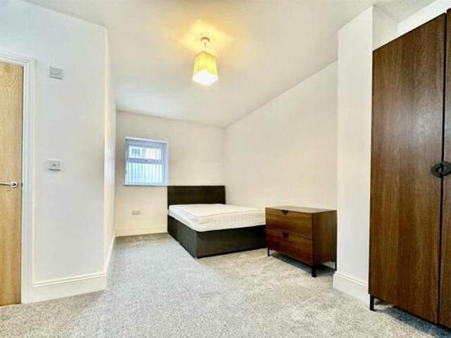 House for rent in Follaton, Strode