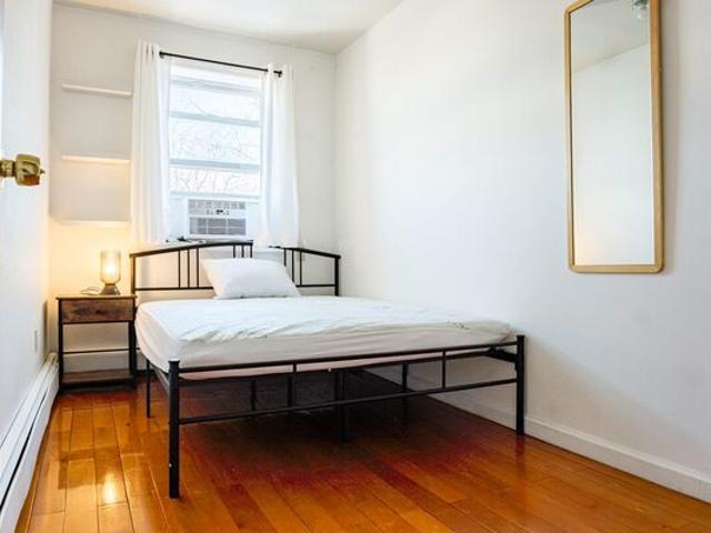 Room for rent in Arverne, New York