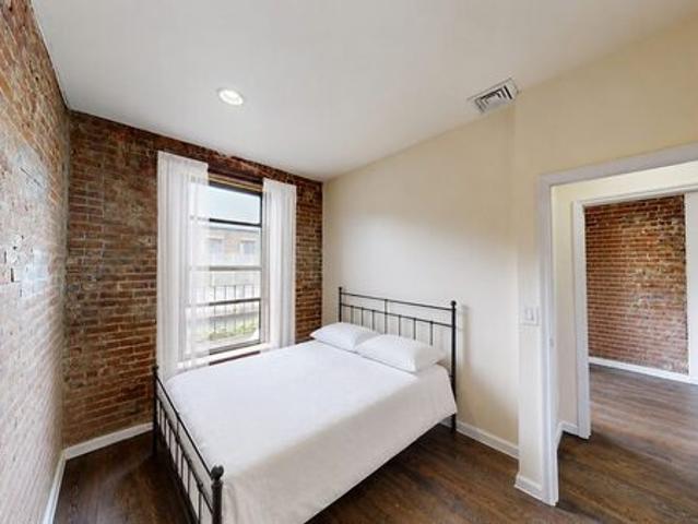 Room for rent in Arverne, New York