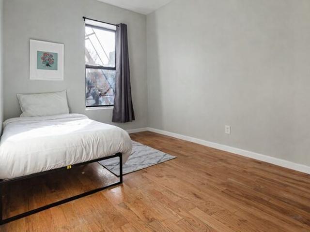 Room for rent in Arverne, New York