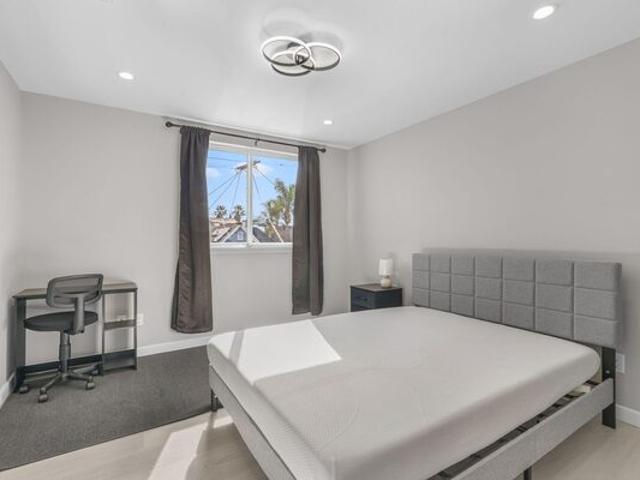 Room for rent in Canoga Park, California