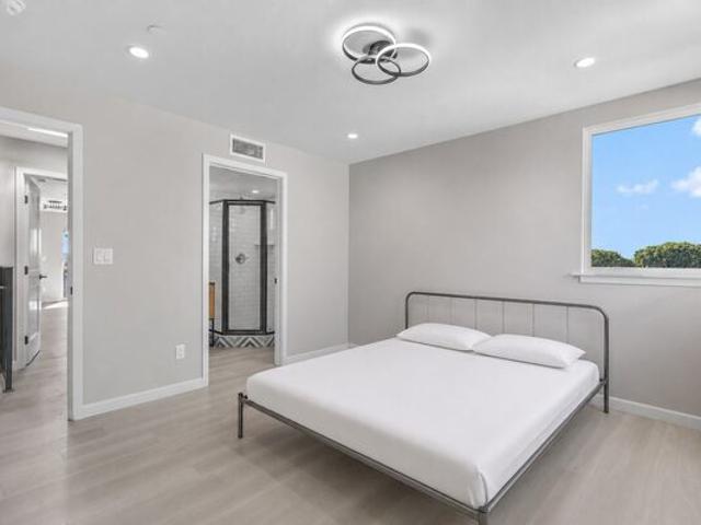 Room for rent in Canoga Park, California