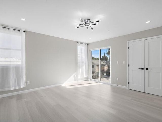 Room for rent in Canoga Park, California