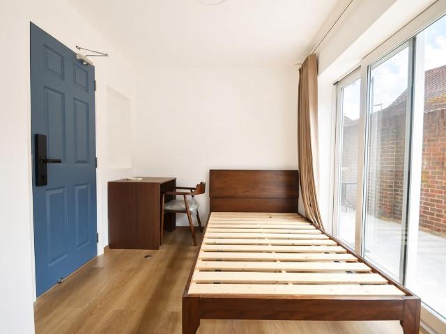 Room for rent in Onslow Village, Guildford