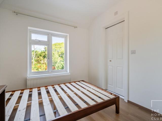 Room for rent in Westborough, Surrey