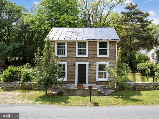 House for sale in Kearneysville