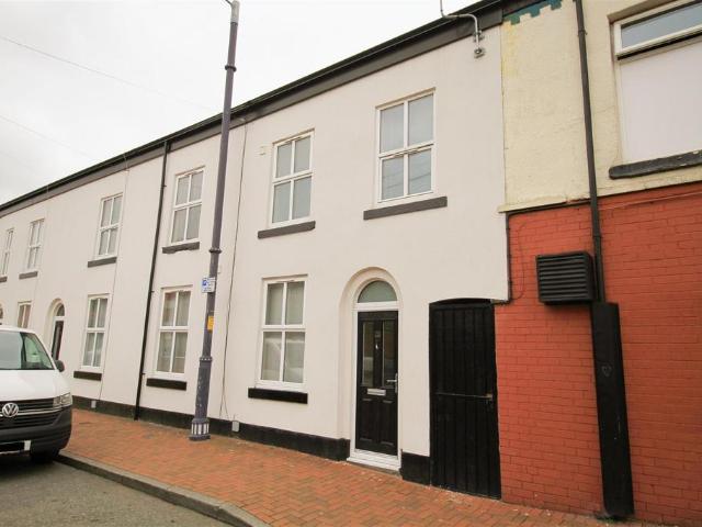 House for rent in Crown Point, Tameside