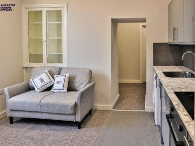 Room for rent in Greaves, Bare