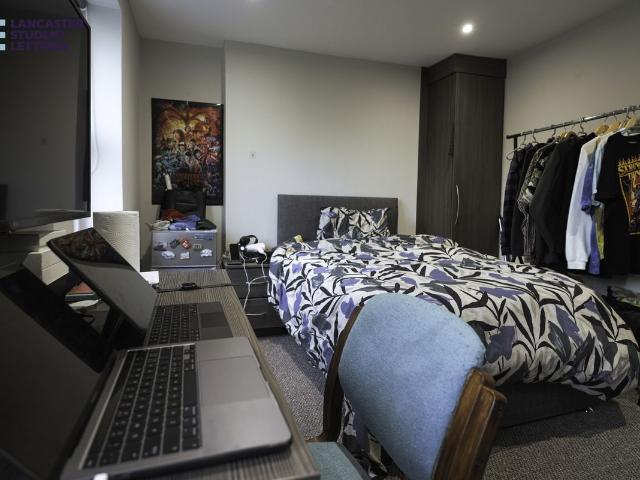 Room for rent in Greaves, Bare