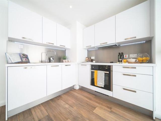 Studio for rent in Maidenhead, North Town