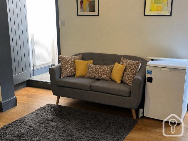 Room for rent in Marl Pits, Wakefield