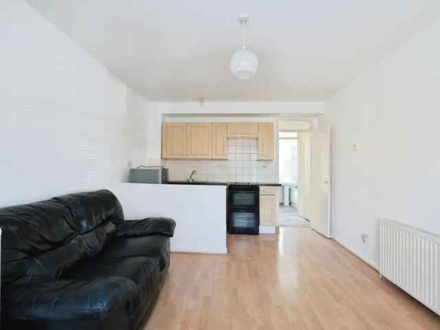 Apartment for rent in Holywell Estate, North Watford