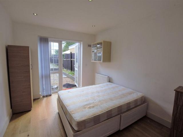 Room for rent in Holywell Estate, North Watford