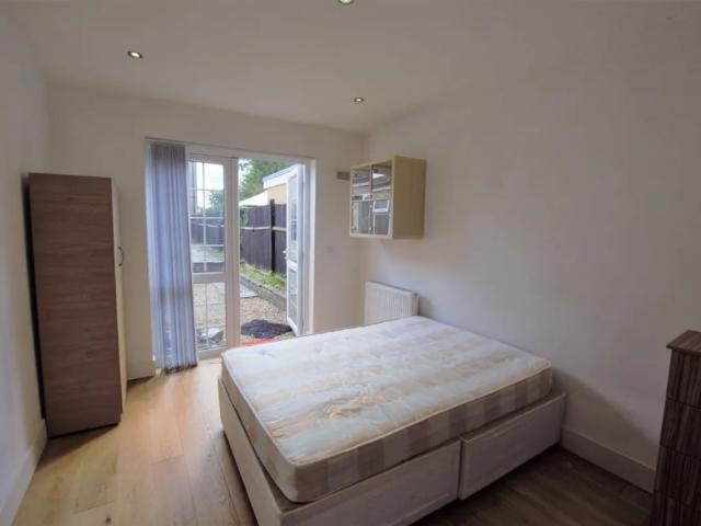 Room for rent in Holywell Estate, North Watford