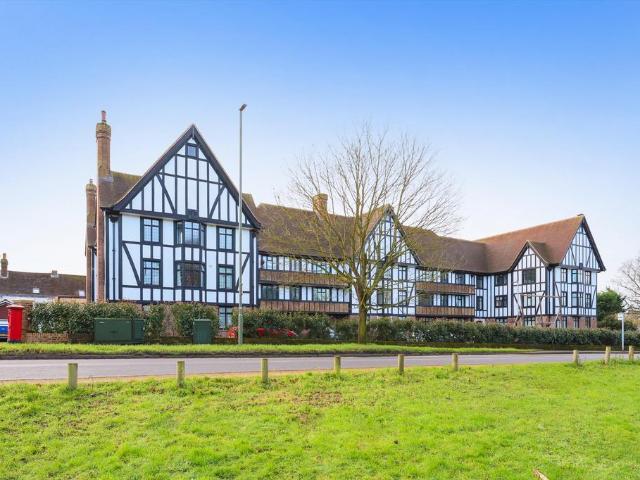 House for rent in Lower Green Esher, Blackhills