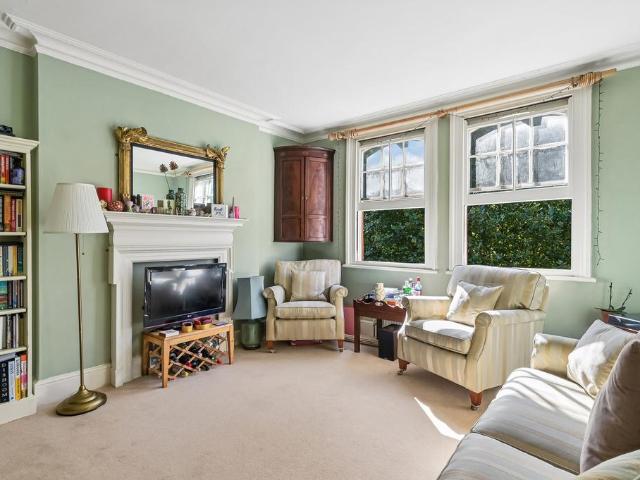 Apartment for rent in West Kensington, Greater London