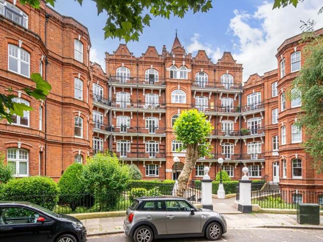 Apartment for rent in West Kensington, Greater London