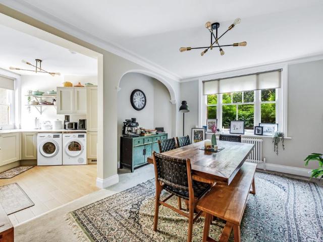 Apartment for rent in West Kensington, Greater London
