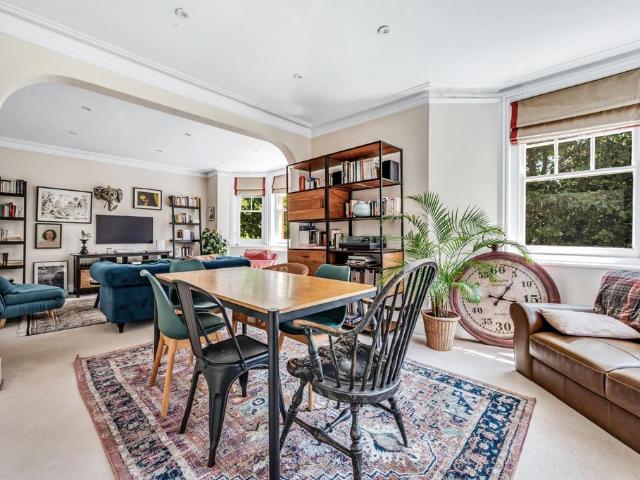 Apartment for rent in West Kensington, Greater London