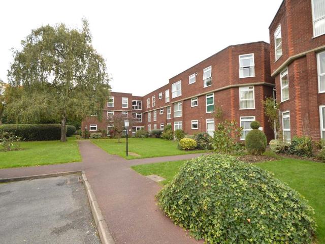 Apartment for rent in Blackhills, Surrey