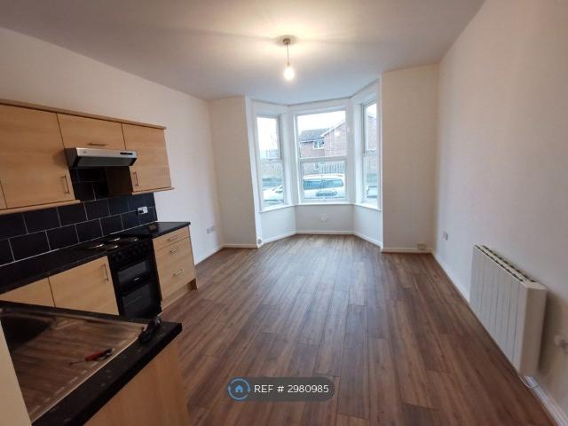 Apartment for rent in Southtown, Stokesby