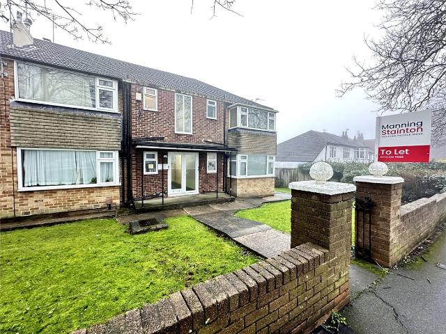 Apartment for rent in Carr Manor, Moortown