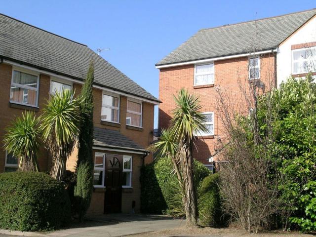 Studio for rent in Slough
