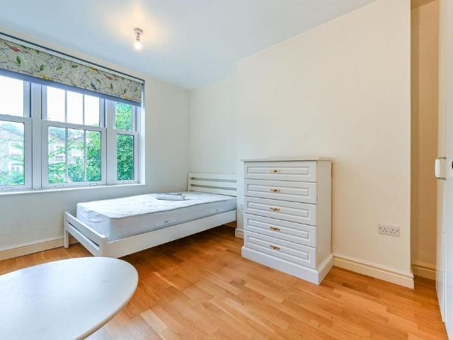 House for rent in Chalk Farm, Greater London