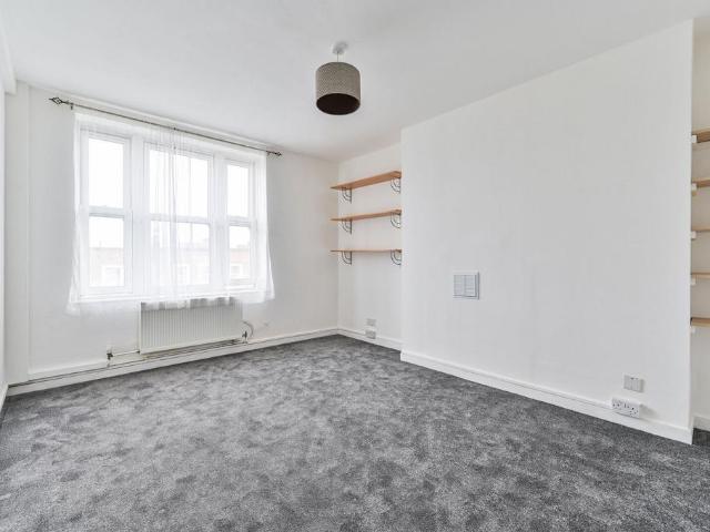 Apartment for rent in Chalk Farm, Greater London