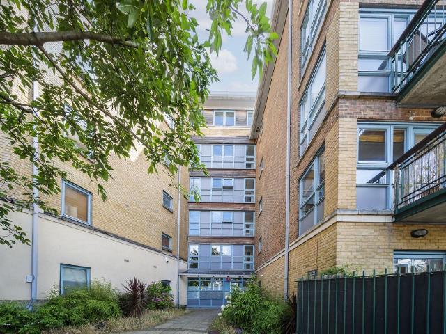 Apartment for rent in Brownswood Park, Stoke Newington