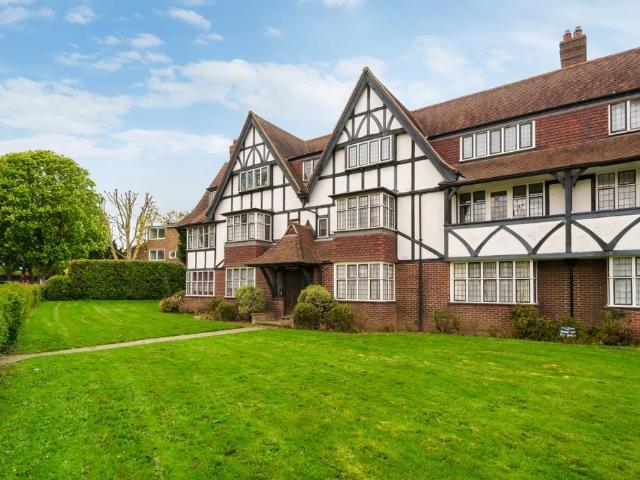 Apartment for rent in London Borough of Ealing, Park Royal