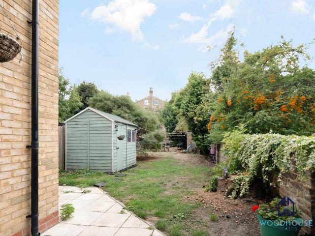 Apartment for rent in Brownswood Park, Greater London
